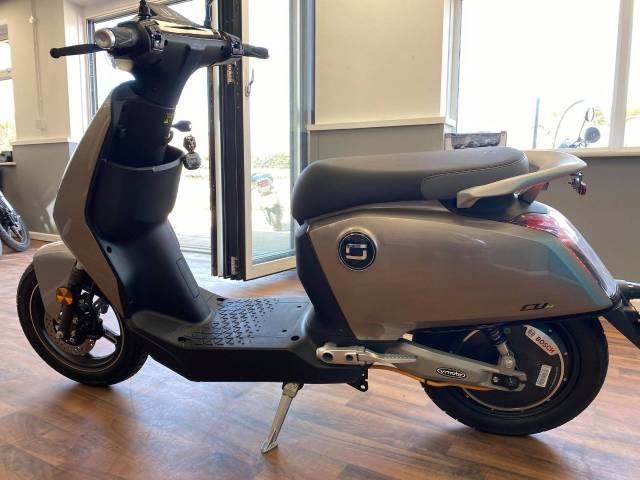 Vmoto Soco CUX Electric Moped - NEW AND UNREGISTERED Moped Electric Silver