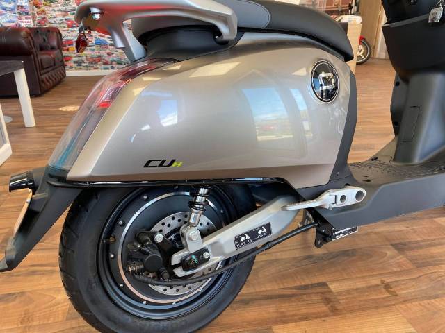 Vmoto Soco CUX Electric Moped - NEW AND UNREGISTERED Moped Electric Silver