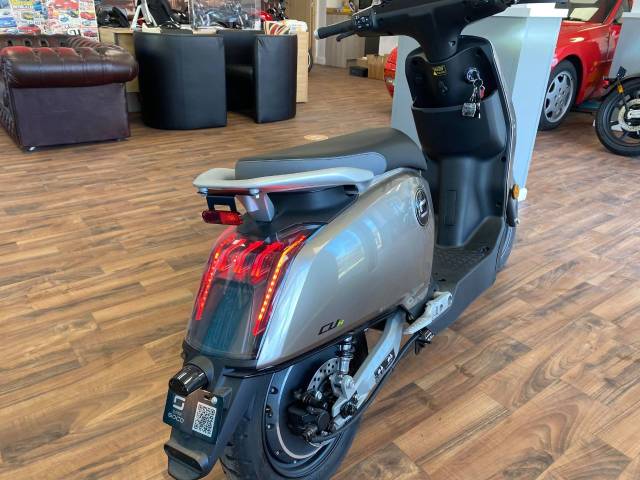 Vmoto Soco CUX Electric Moped - NEW AND UNREGISTERED Moped Electric Silver