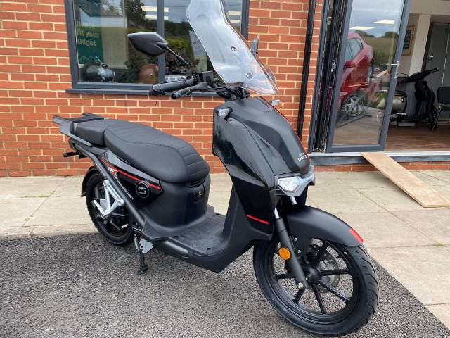 Vmoto Soco CPx - 125cc Equivalent Electric Scooter Scooter Electric Black