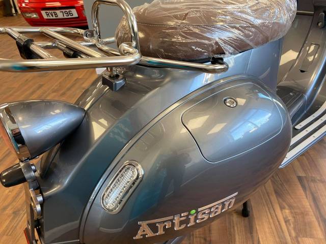 Artisan EV2000R TWIN BATTERY MODEL Scooter Electric Metallic Grey