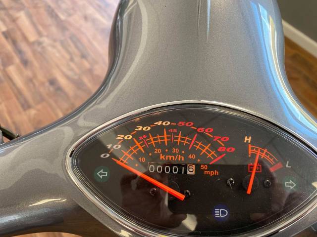 Artisan EV2000R TWIN BATTERY MODEL Scooter Electric Metallic Grey