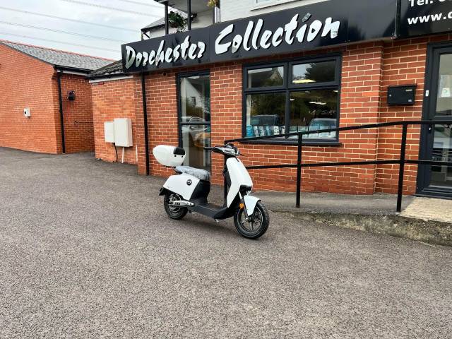 Super Soco CUX WITH TOP BOX (BRNA NEW/IN STOCK) Scooter Electric White