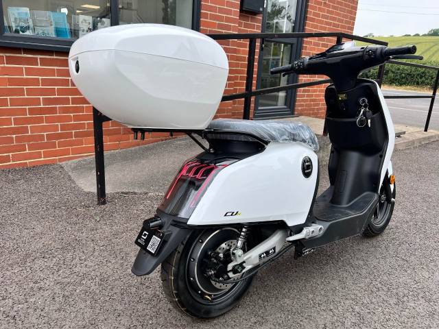 Super Soco CUX WITH TOP BOX (BRNA NEW/IN STOCK) Scooter Electric White