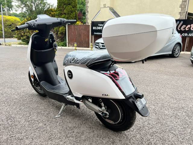 Super Soco CUX WITH TOP BOX (BRNA NEW/IN STOCK) Scooter Electric White