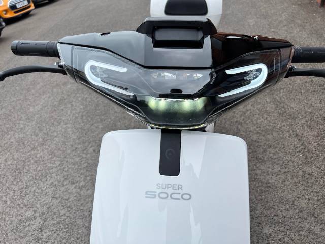 Super Soco CUX WITH TOP BOX (BRNA NEW/IN STOCK) Scooter Electric White