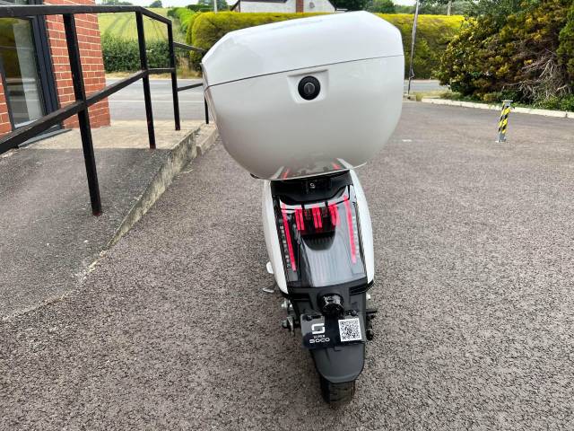 Super Soco CUX WITH TOP BOX (BRNA NEW/IN STOCK) Scooter Electric White