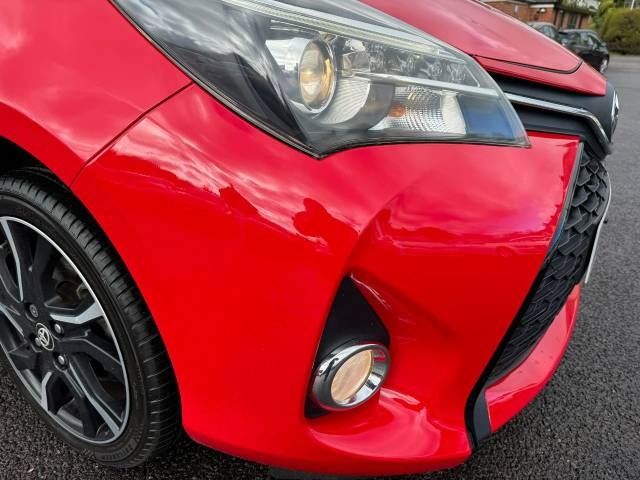 Toyota Yaris 1.33 VVT-i Sport 5dr Hatchback Petrol Red