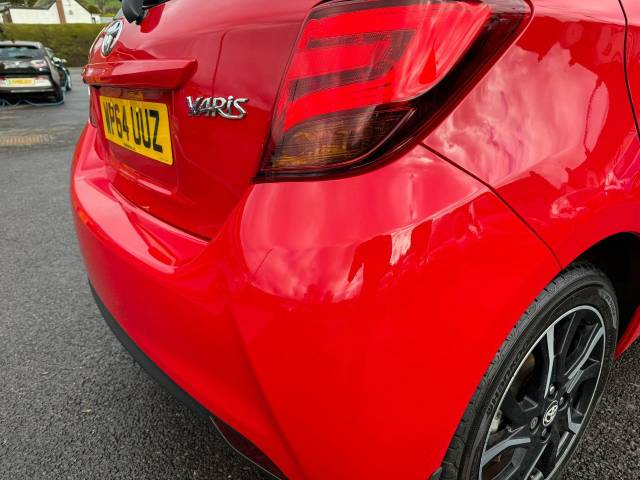 Toyota Yaris 1.33 VVT-i Sport 5dr Hatchback Petrol Red