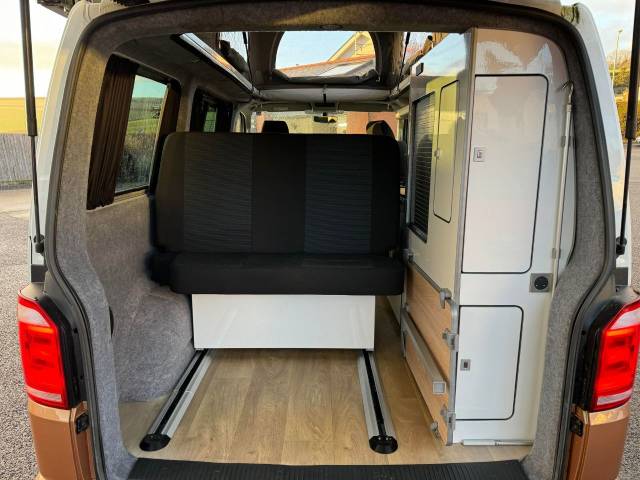 Volkswagen Camper Transporter 2.0 BiTDI BMT (204BHP) 4MOTION DSG - 4 BERTH CAMPERVAN SUV Diesel White