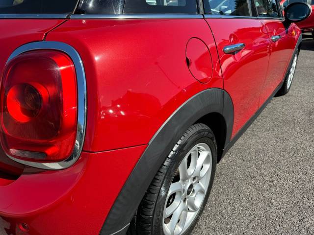 Mini Hatchback 1.5 Cooper (PEPPER PACK) 5dr Automatic Hatchback Petrol Red