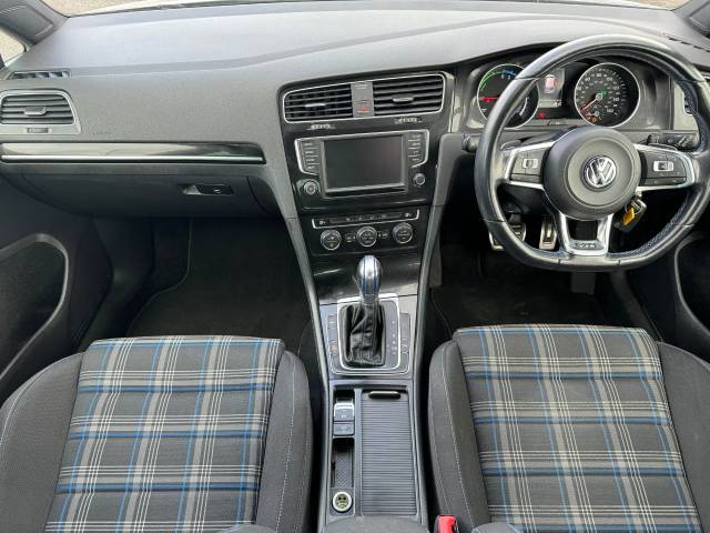 Volkswagen Golf 1.4 TSI GTE 5dr DSG Hatchback Petrol / Electric Hybrid White