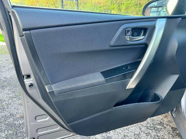 Toyota Auris 1.8 VVTi Hybrid Excel 5dr CVT Auto Hatchback Petrol / Electric Hybrid Bronze