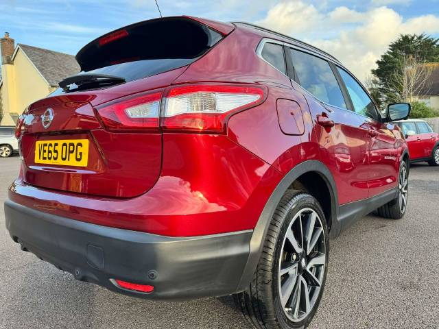 Nissan Qashqai 1.2 DiG-T Tekna [Non-Panoramic] 5dr Xtronic Hatchback Petrol Red