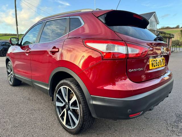 Nissan Qashqai 1.2 DiG-T Tekna [Non-Panoramic] 5dr Xtronic Hatchback Petrol Red