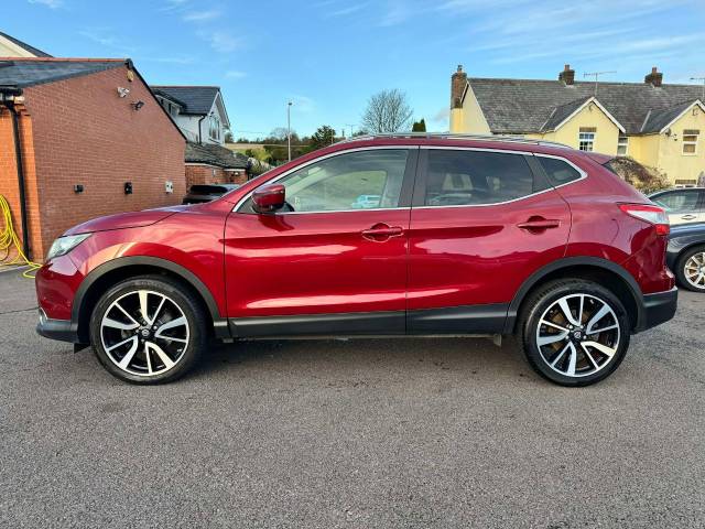 Nissan Qashqai 1.2 DiG-T Tekna [Non-Panoramic] 5dr Xtronic Hatchback Petrol Red