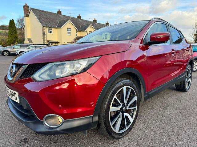 Nissan Qashqai 1.2 DiG-T Tekna [Non-Panoramic] 5dr Xtronic Hatchback Petrol Red