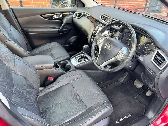 Nissan Qashqai 1.2 DiG-T Tekna [Non-Panoramic] 5dr Xtronic Hatchback Petrol Red