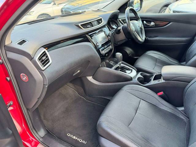 Nissan Qashqai 1.2 DiG-T Tekna [Non-Panoramic] 5dr Xtronic Hatchback Petrol Red