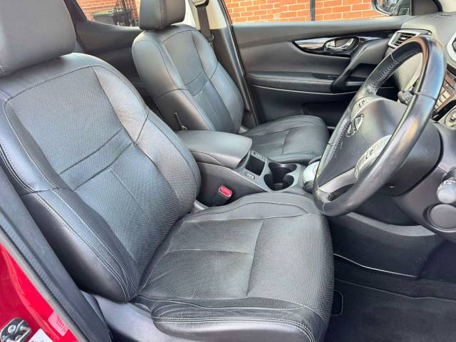 Nissan Qashqai 1.2 DiG-T Tekna [Non-Panoramic] 5dr Xtronic Hatchback Petrol Red