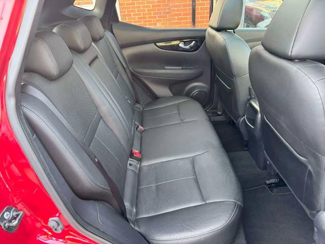Nissan Qashqai 1.2 DiG-T Tekna [Non-Panoramic] 5dr Xtronic Hatchback Petrol Red