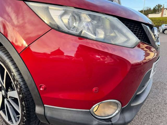 Nissan Qashqai 1.2 DiG-T Tekna [Non-Panoramic] 5dr Xtronic Hatchback Petrol Red
