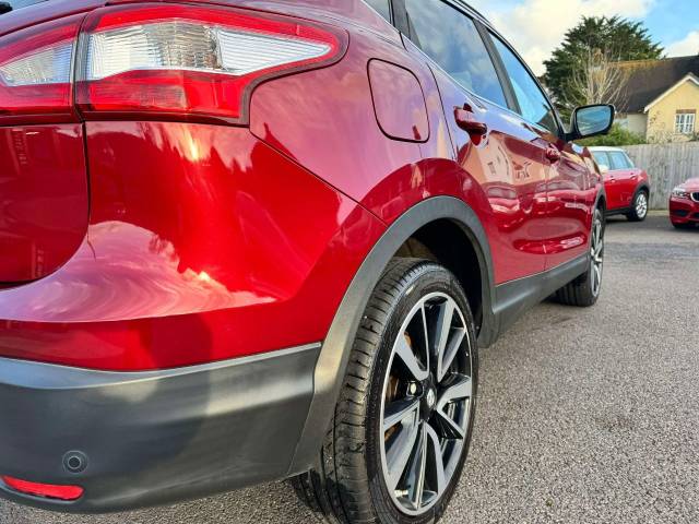 Nissan Qashqai 1.2 DiG-T Tekna [Non-Panoramic] 5dr Xtronic Hatchback Petrol Red