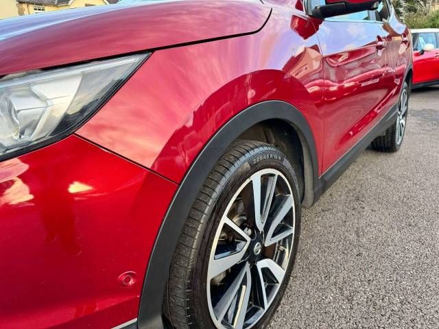 Nissan Qashqai 1.2 DiG-T Tekna [Non-Panoramic] 5dr Xtronic Hatchback Petrol Red