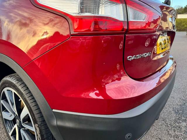 Nissan Qashqai 1.2 DiG-T Tekna [Non-Panoramic] 5dr Xtronic Hatchback Petrol Red