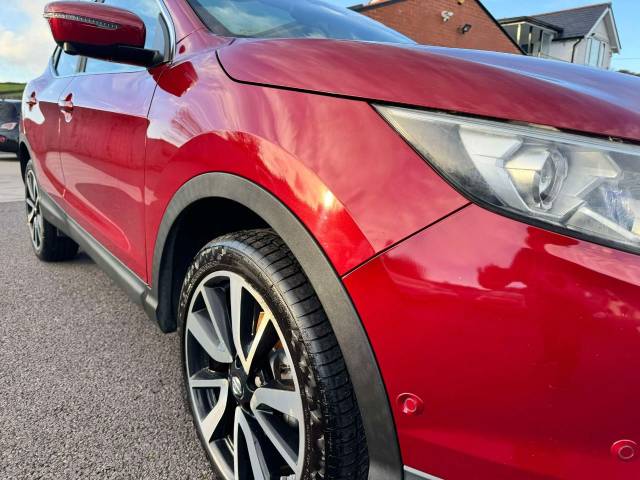 Nissan Qashqai 1.2 DiG-T Tekna [Non-Panoramic] 5dr Xtronic Hatchback Petrol Red
