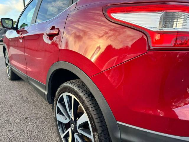 Nissan Qashqai 1.2 DiG-T Tekna [Non-Panoramic] 5dr Xtronic Hatchback Petrol Red