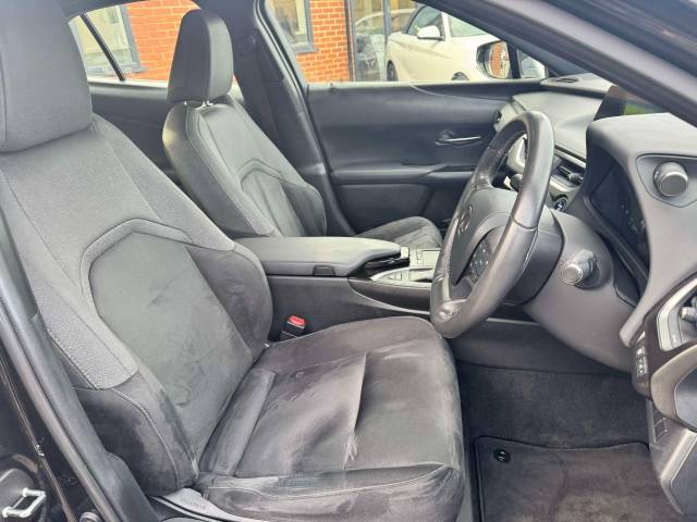 Lexus Ux 250h 2.0 5dr CVT (SATELLITE NAVIGATION) Estate Petrol / Electric Hybrid Black