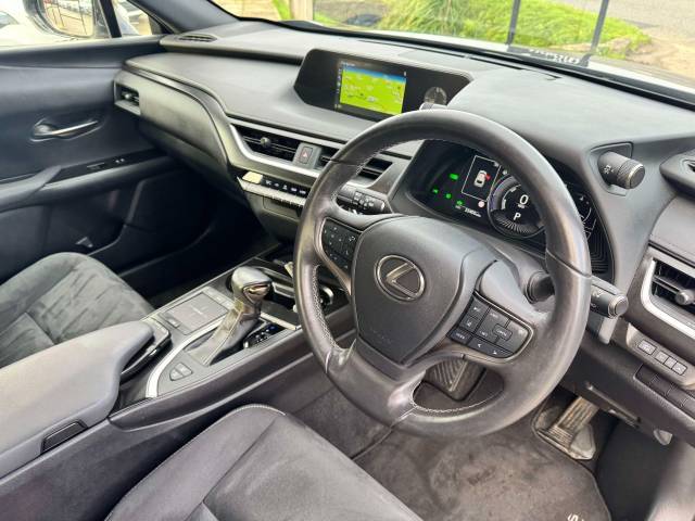 Lexus Ux 250h 2.0 5dr CVT (SATELLITE NAVIGATION) Estate Petrol / Electric Hybrid Black