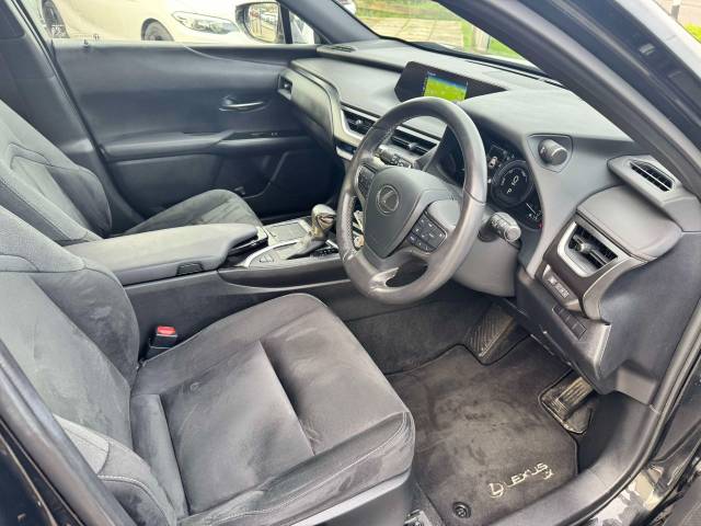 Lexus Ux 250h 2.0 5dr CVT (SATELLITE NAVIGATION) Estate Petrol / Electric Hybrid Black