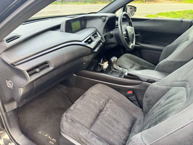 Lexus Ux 250h 2.0 5dr CVT (SATELLITE NAVIGATION) Estate Petrol / Electric Hybrid Black