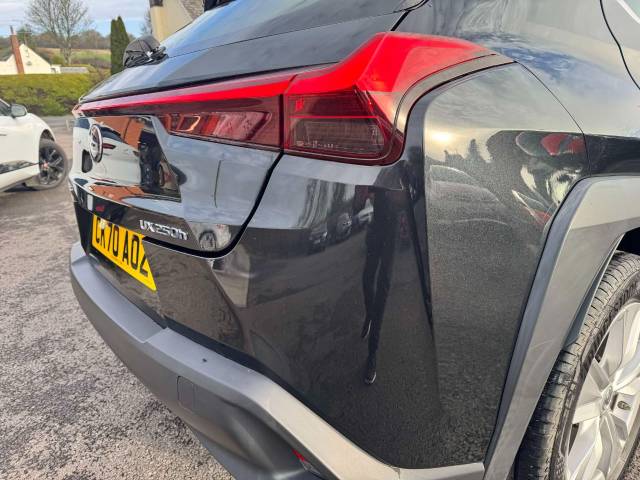 Lexus Ux 250h 2.0 5dr CVT (SATELLITE NAVIGATION) Estate Petrol / Electric Hybrid Black