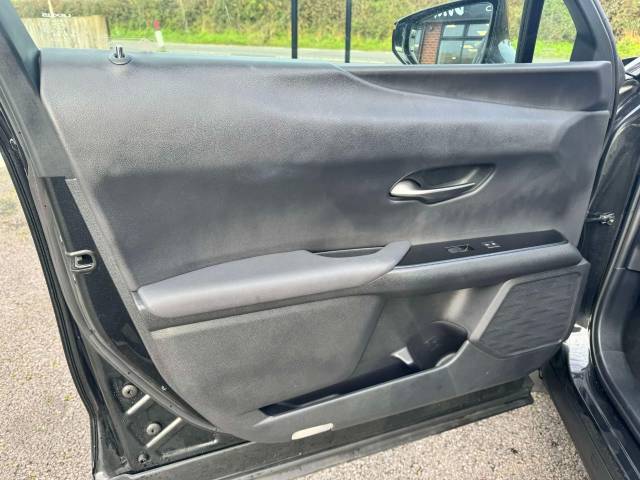 Lexus Ux 250h 2.0 5dr CVT (SATELLITE NAVIGATION) Estate Petrol / Electric Hybrid Black