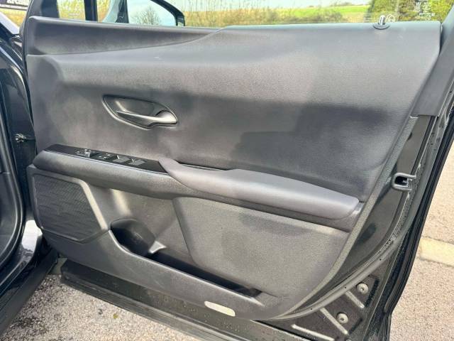 Lexus Ux 250h 2.0 5dr CVT (SATELLITE NAVIGATION) Estate Petrol / Electric Hybrid Black
