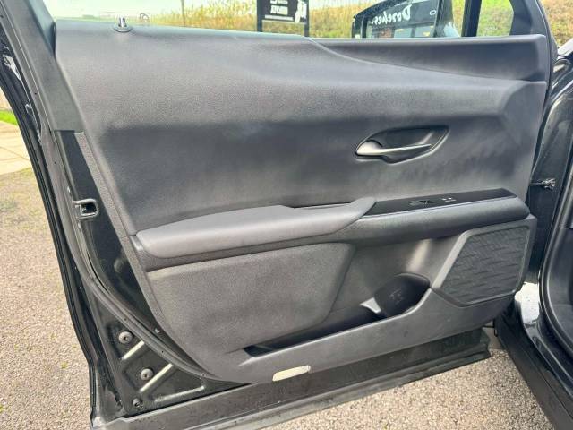 Lexus Ux 250h 2.0 5dr CVT (SATELLITE NAVIGATION) Estate Petrol / Electric Hybrid Black