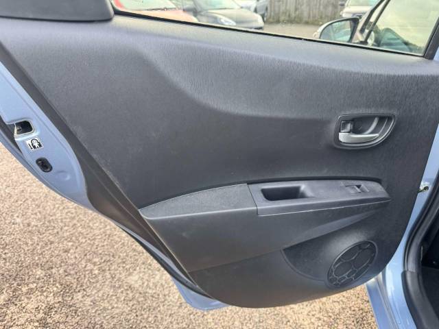 Toyota Yaris 1.33 VVT-i Icon+ 5dr Hatchback Petrol Blue
