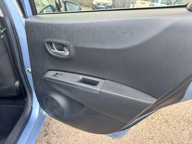 Toyota Yaris 1.33 VVT-i Icon+ 5dr Hatchback Petrol Blue
