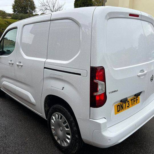 Vauxhall Combo Cargo 2300 1.5 Turbo D 100ps H1 Pro Van Panel Van Diesel White