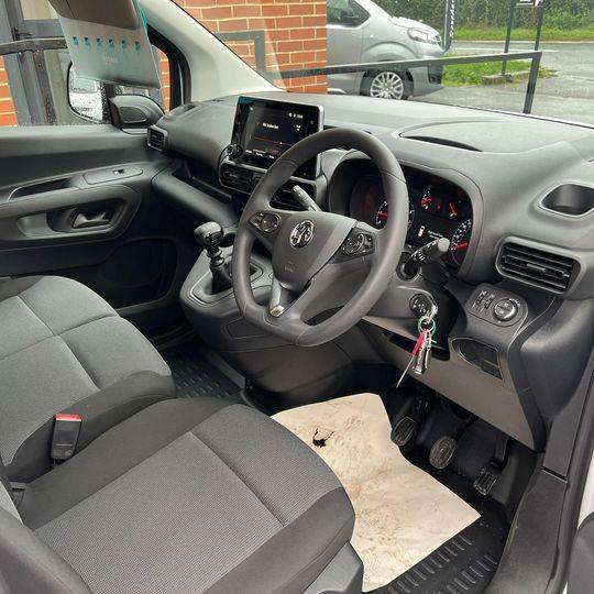 Vauxhall Combo Cargo 2300 1.5 Turbo D 100ps H1 Pro Van Panel Van Diesel White