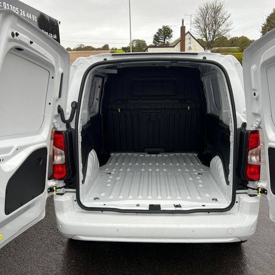 Vauxhall Combo Cargo 2300 1.5 Turbo D 100ps H1 Pro Van Panel Van Diesel White