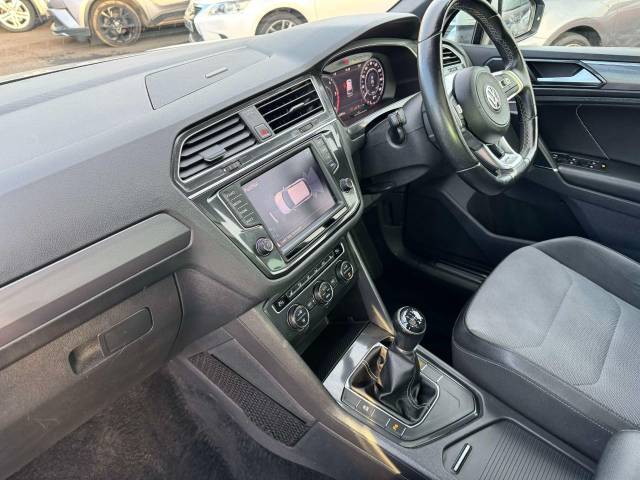 Volkswagen Tiguan 2.0 TDi (150) BlueMotion Tech R-Line 5dr Estate Diesel White