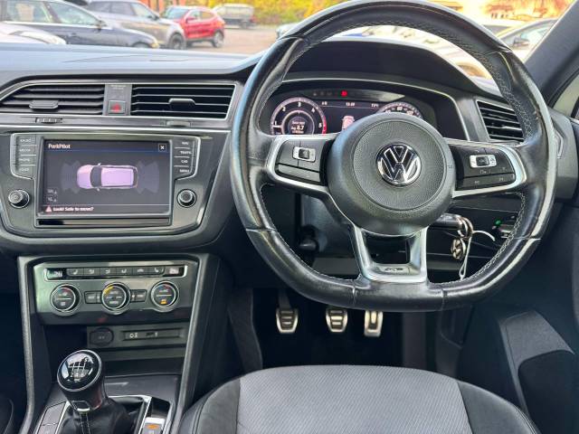 Volkswagen Tiguan 2.0 TDi (150) BlueMotion Tech R-Line 5dr Estate Diesel White
