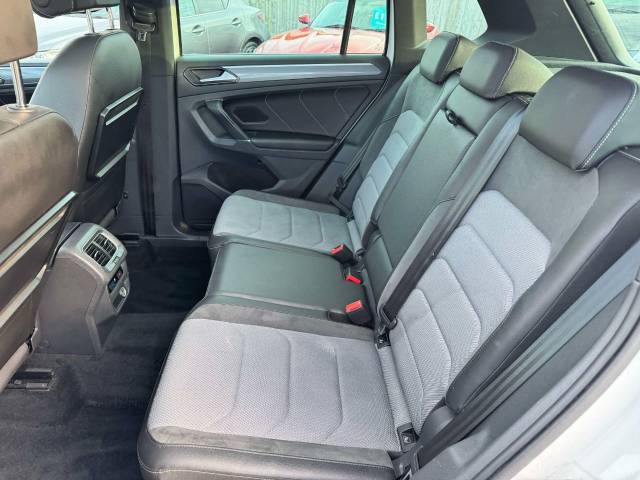 Volkswagen Tiguan 2.0 TDi (150) BlueMotion Tech R-Line 5dr Estate Diesel White