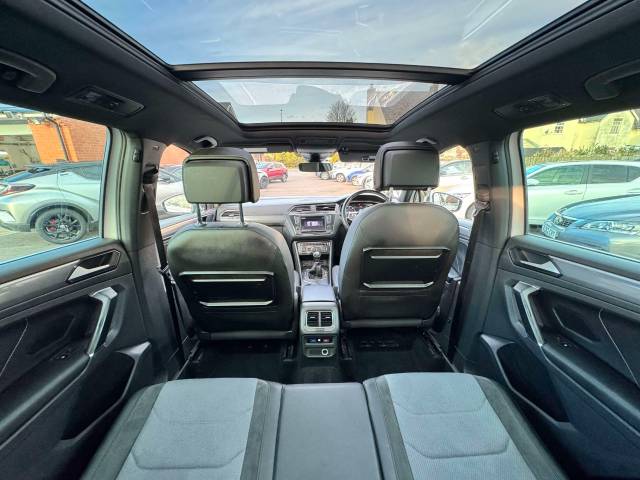 Volkswagen Tiguan 2.0 TDi (150) BlueMotion Tech R-Line 5dr Estate Diesel White