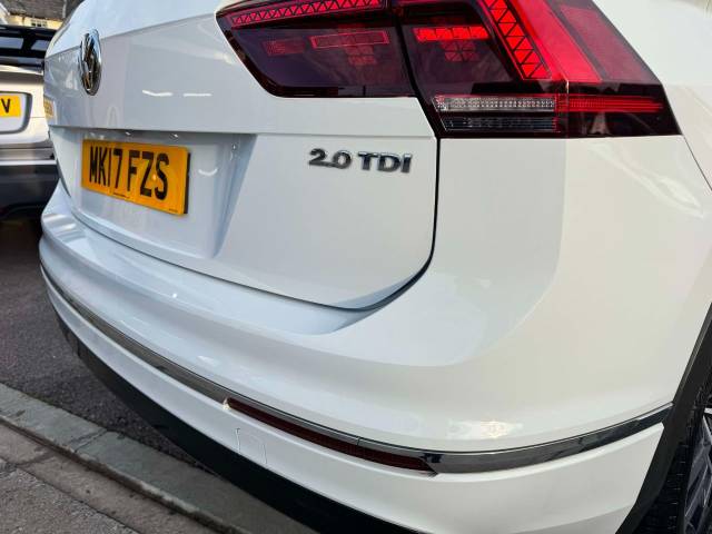 Volkswagen Tiguan 2.0 TDi (150) BlueMotion Tech R-Line 5dr Estate Diesel White
