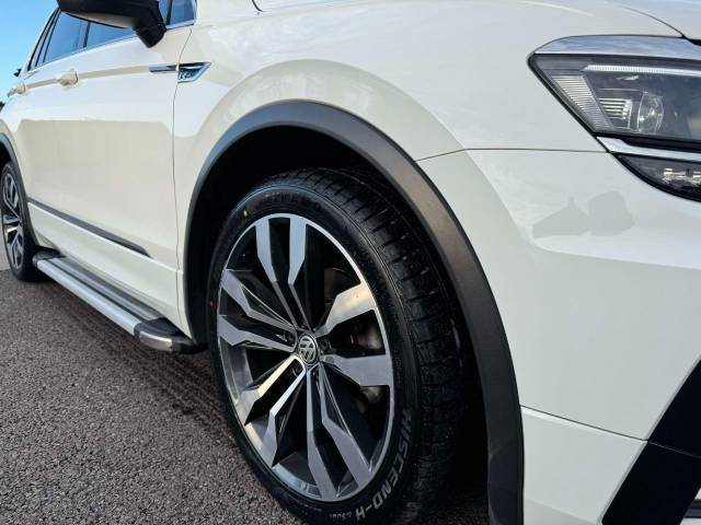 Volkswagen Tiguan 2.0 TDi (150) BlueMotion Tech R-Line 5dr Estate Diesel White